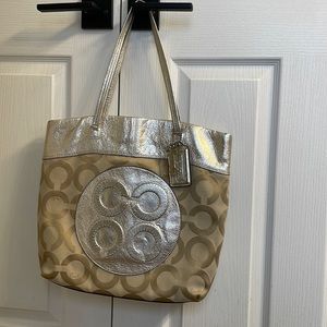 Coach tote. Beige/khaki.